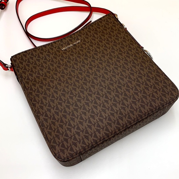 MICHAEL KORS
Jet Set Travel Large Logo Messenger Bag
BRIGHT RED/BROWN SIGNATURE - Picture 8 of 16